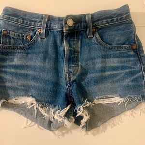 Levi’s 501 Button Fly Women’s Short (24)